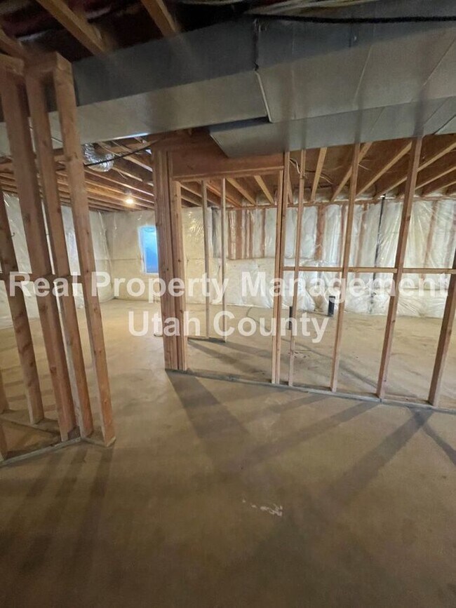 Building Photo - 2861 Fox Hunters Loop