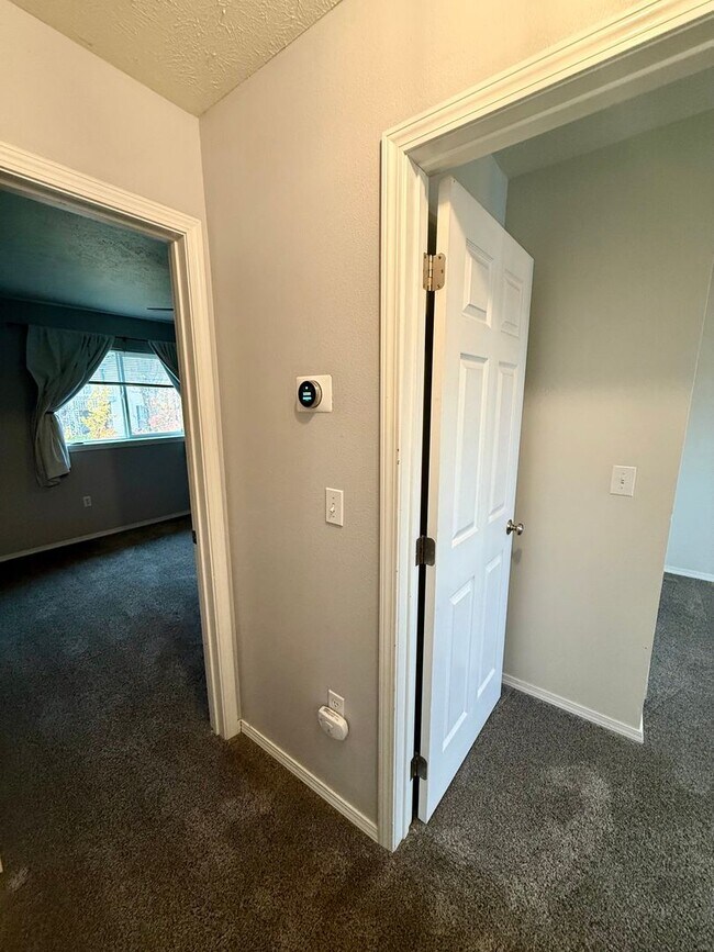 Building Photo - Stunning 3 Bed 2 Bath Eagle Ridge Home w/ Large Fenced Backyard and Raised Deck!