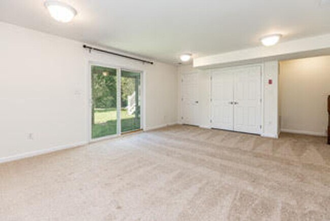 Building Photo - Spacious End Unit-Townhome in Hockessin’s ...