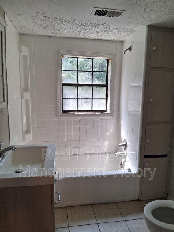 Building Photo - 1116 Potter Ave