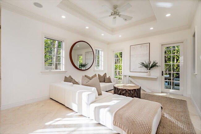 Building Photo - 233 El Pueblo Way