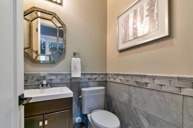 Building Photo - Stunning 4BR House in Phoenix