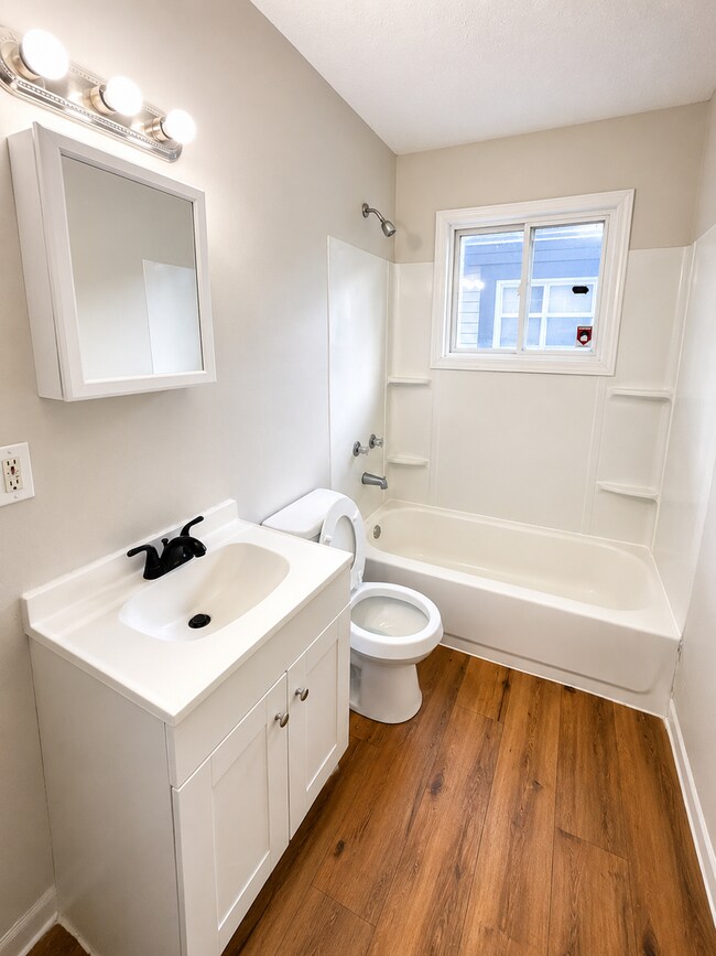 Building Photo - Cozy Columbus Home with Yard and Convenient Location