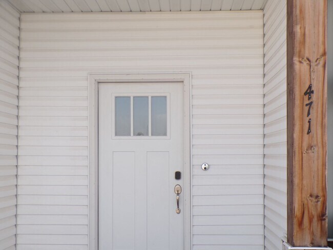 Building Photo - Huckleberry Townhomes