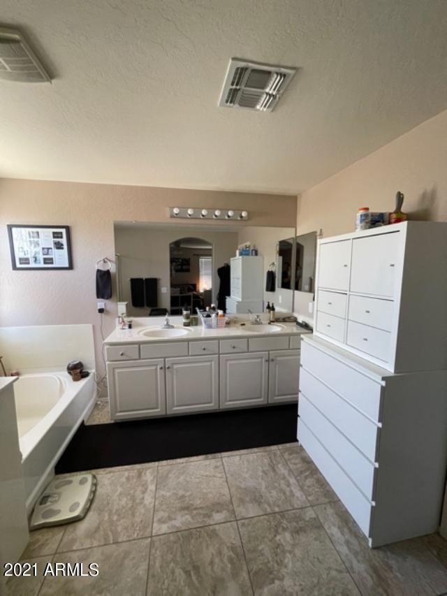 Building Photo - 2732 E Canyon Creek Dr