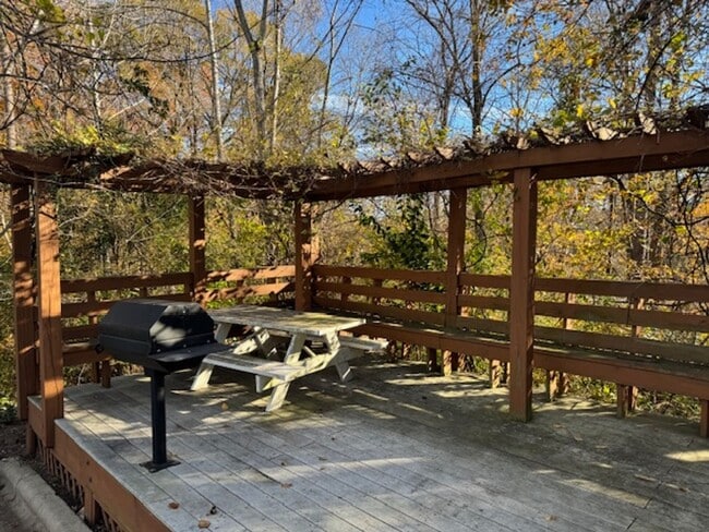 Building Photo - Atlantic Place Condo - Preleasing Opportun...