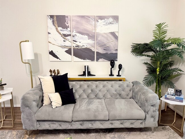 Building Photo - 142 E Spindle Tree Cir