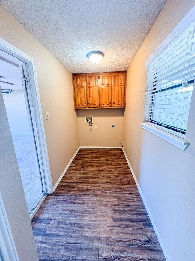 Building Photo - 100 Marylee Dr