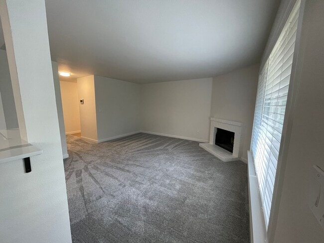 Building Photo - Updated 3-Bedroom Home in Bluegrass Commun...