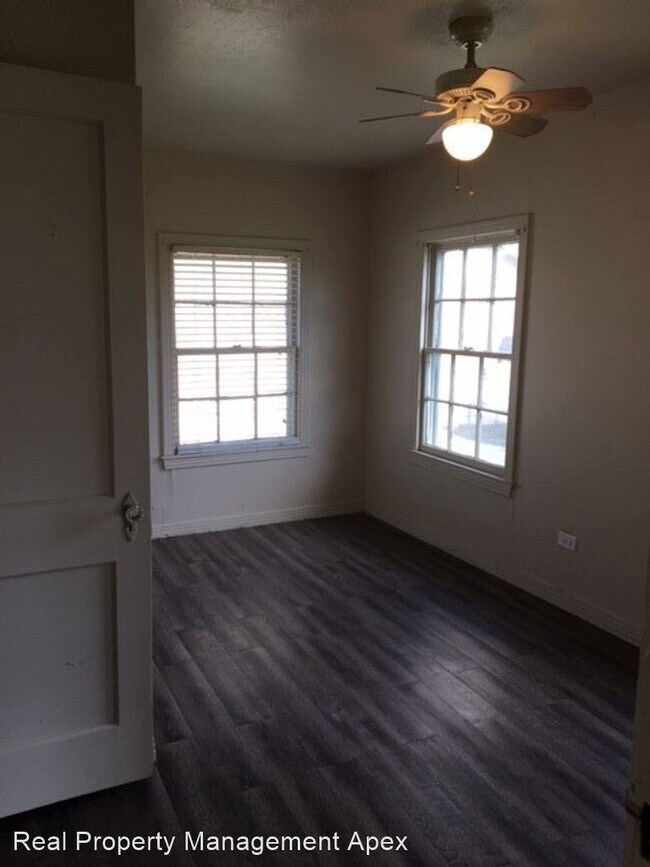 Building Photo - 3 br, 1 bath House - 706 S. Robinson Dr.