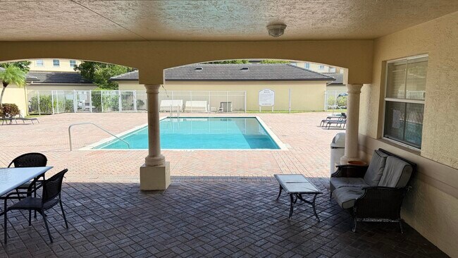 Building Photo - 2080 Greenview Shores Blvd