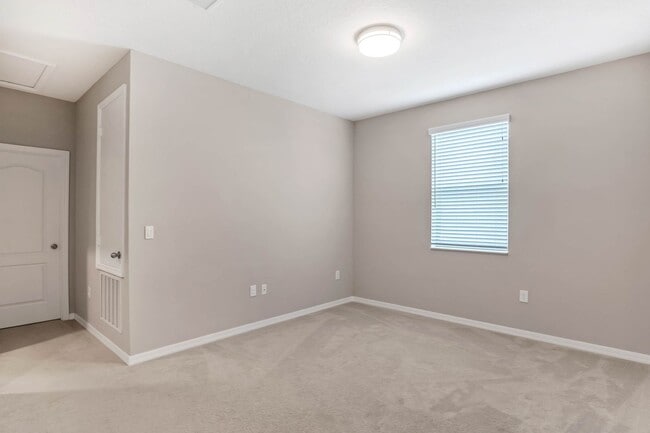 Building Photo - Spacious, Nearly New and Gated 3/2.5/2 Plu...