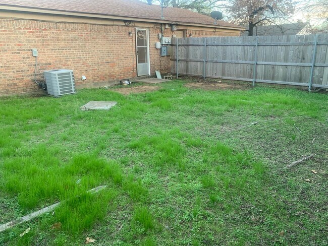 Building Photo - 420 Oakwood Ln