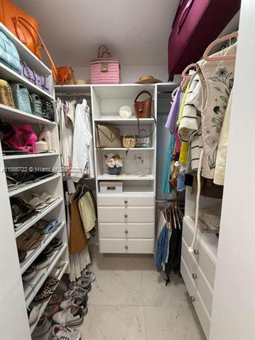 Building Photo - 1155 Brickell Bay Dr