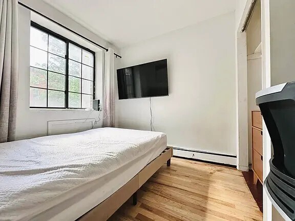 Building Photo - Furnished room/NOT APARTMENT