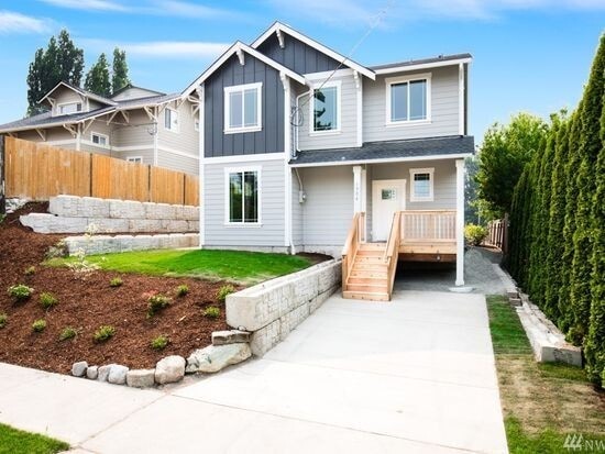 Primary Photo - Newer 4 Bed 2.5 Bath with Bonus Room!!