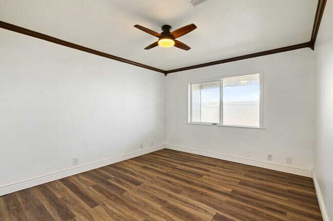 Building Photo - 3 bed plus Office room, 3 bathroom single family house.