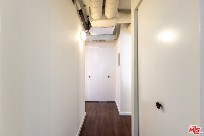 Building Photo - 5213 Raintree Cir