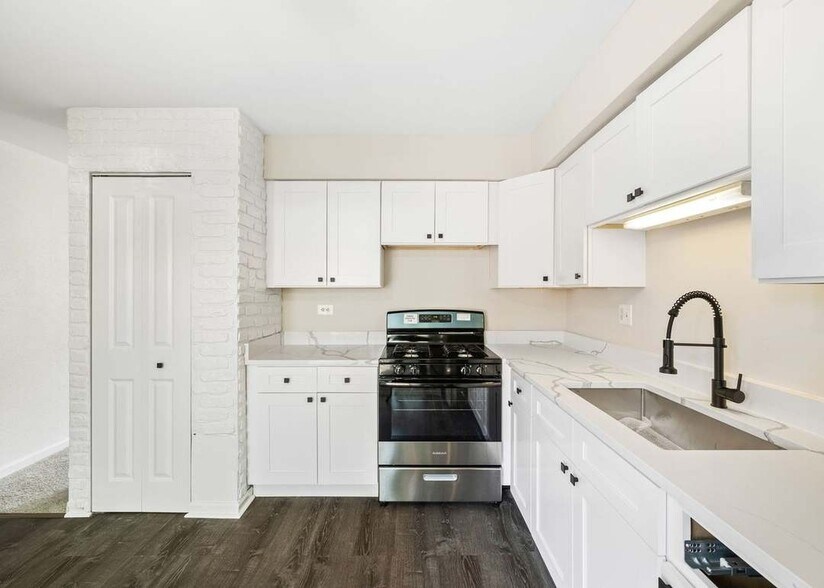 Building Photo - 3075 Kingston Ct