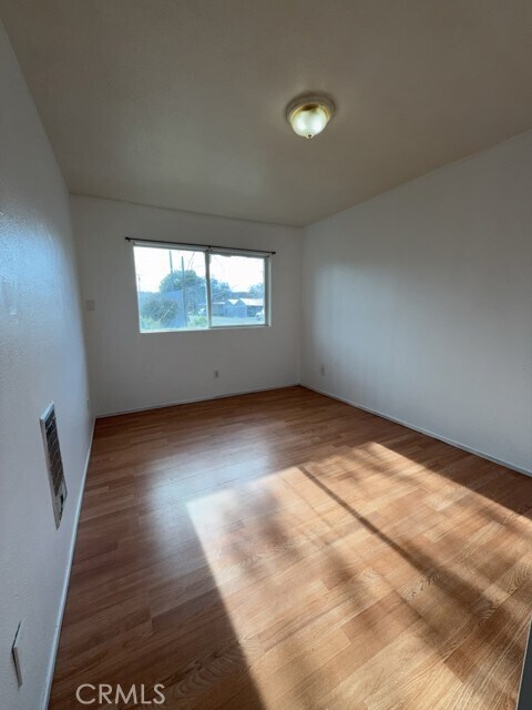 Building Photo - 13445 Lakeshore Dr