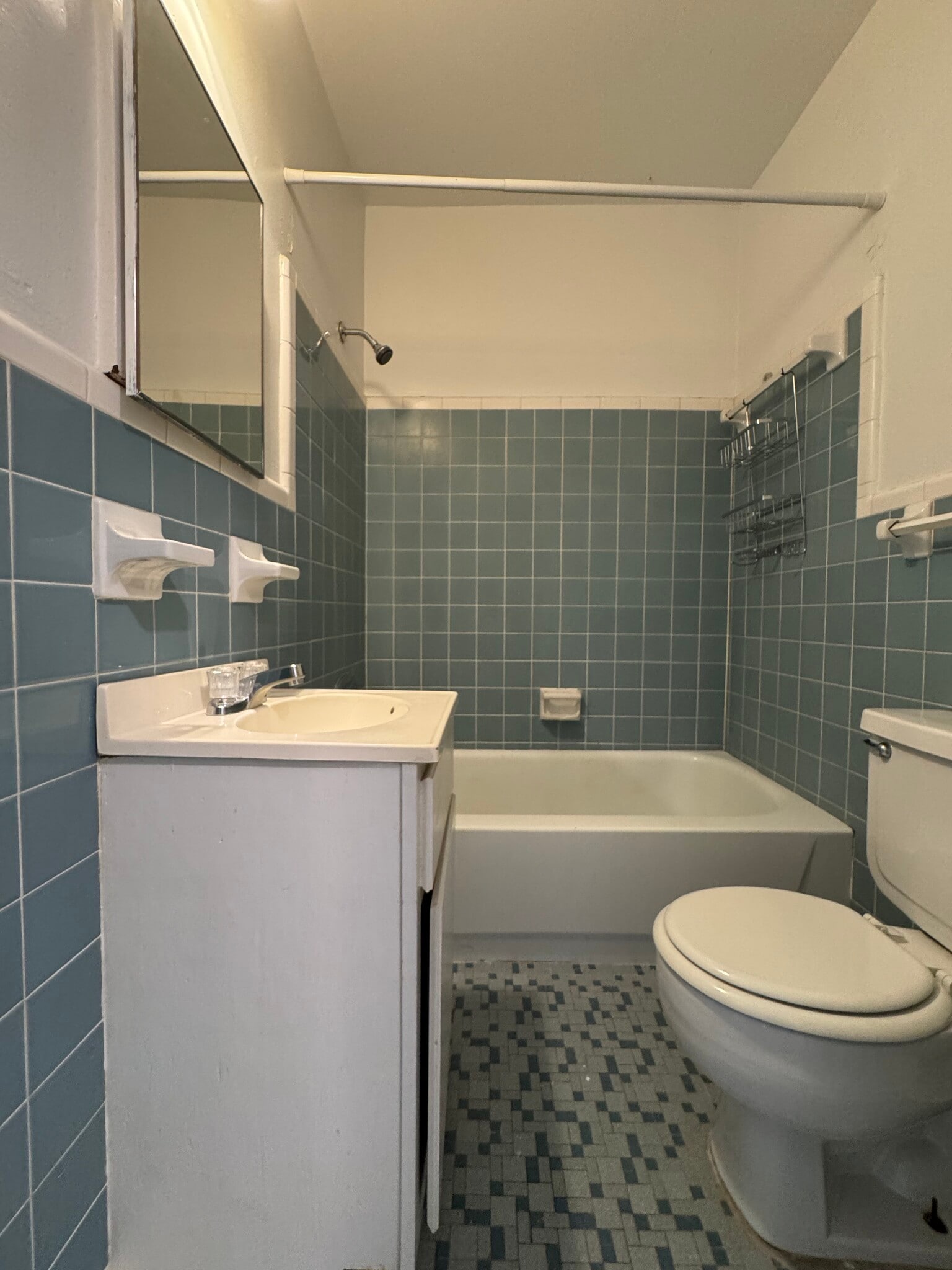 Bath with tub/shower - 405 Upper 8th Avenue South