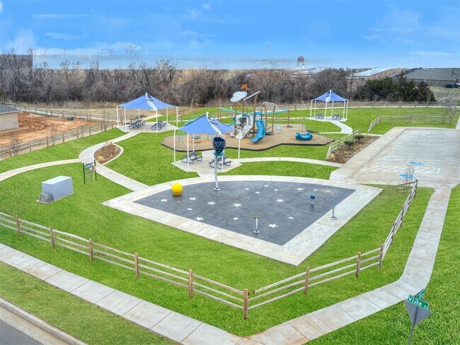 Building Photo - 417 Pergola St