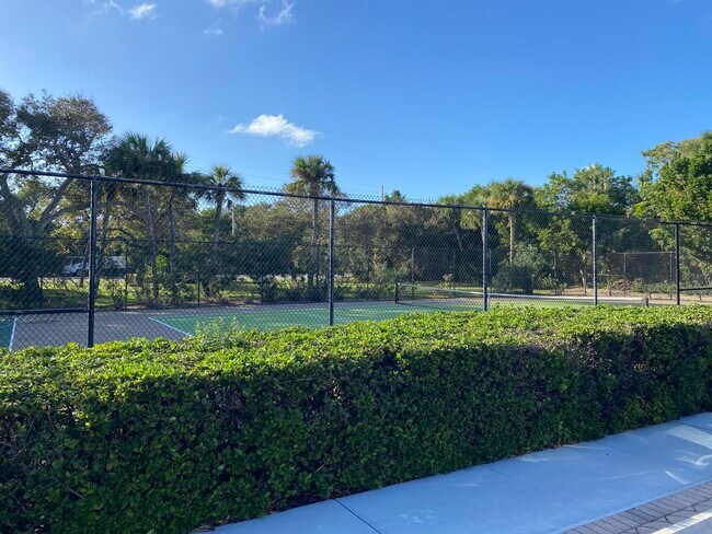 Building Photo - 5300 Jimmy Buffett Mem Hwy