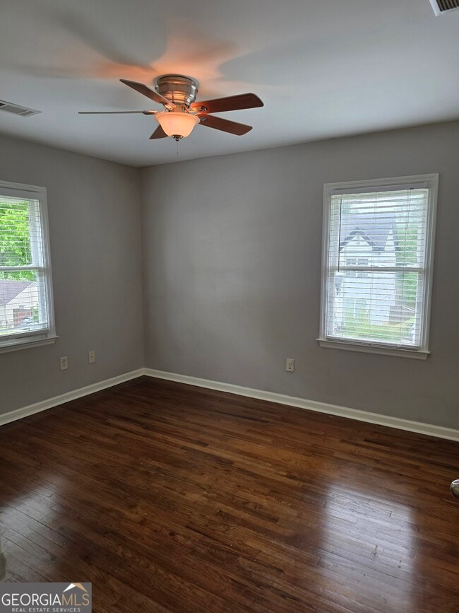 Building Photo - 1622 Venice Dr SE