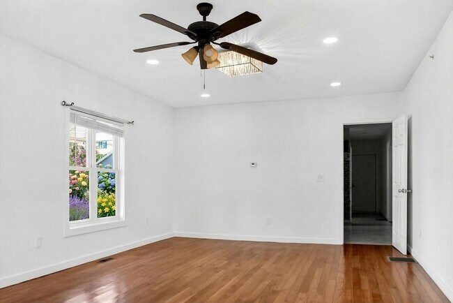 Building Photo - 247 Pilgrim Ave