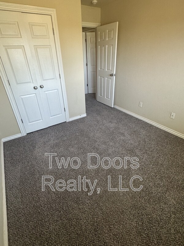 Building Photo - 8113 Waters Edge Way