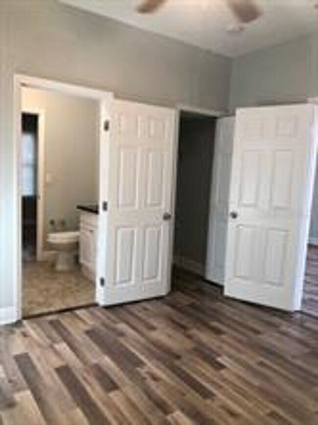 Building Photo - 2 Bedroom / 2 Bath Bungalow in Sanford's Historic District!