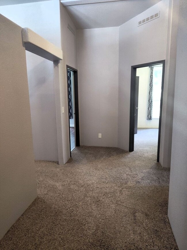 Building Photo - Spacious 3 Bed, 2 Bath Home with Shop & Stunning River Views – Clemans Addition