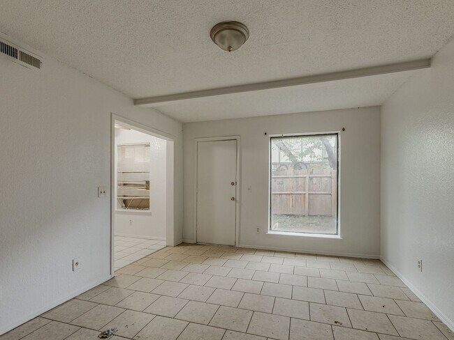 Building Photo - MOVE IN SPECIAL NO DEPOSIT IF LEASED BY JU...