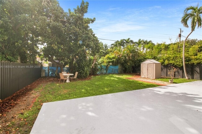 Building Photo - 1814 SW 22nd Terrace