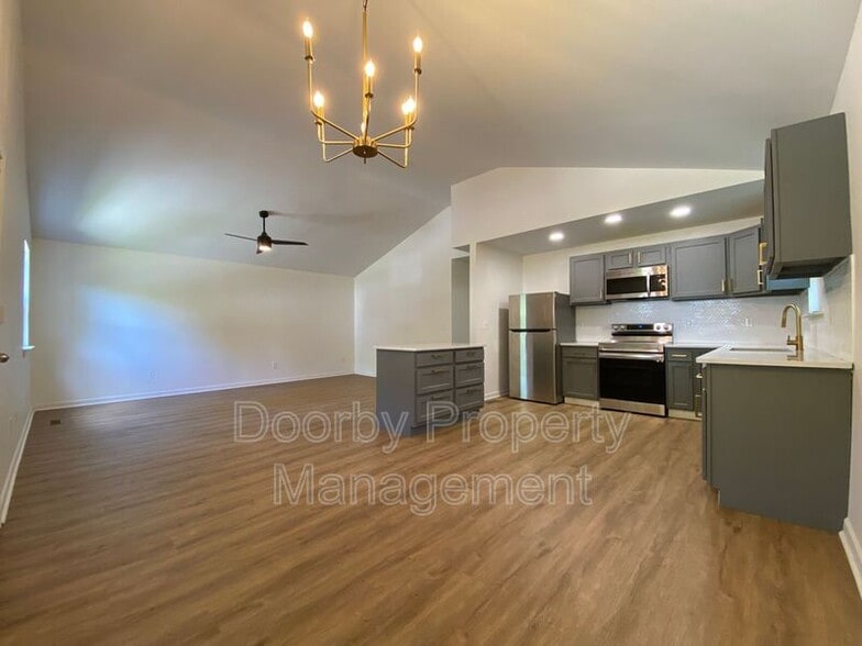 Building Photo - 2310 Cushman St