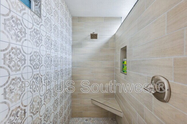 Building Photo - 437 Riverfront Dr