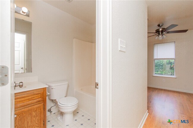 Building Photo - 405 Deloris Dr