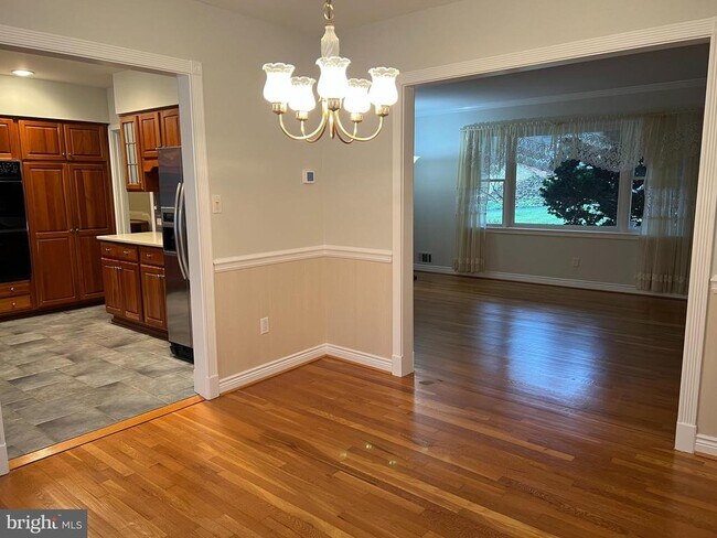 Building Photo - 6830 Pacific Ln