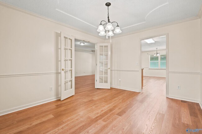 Building Photo - 135 Castleton Dr