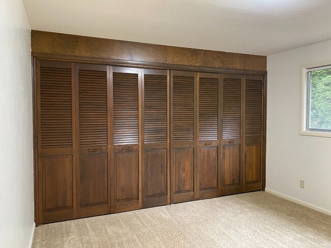 Building Photo - Quaint Hood River Cottage