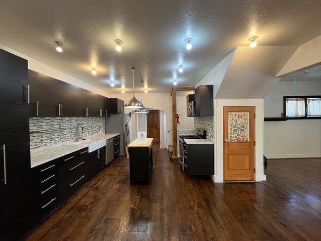 Primary Photo - 217 Nw 22. 3 bed. 2 bath, 1 car garage w/ ...