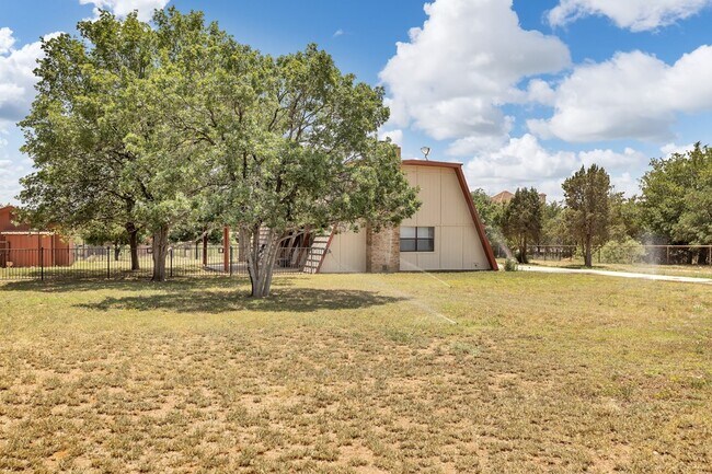 Building Photo - 1405 E County Rd 130