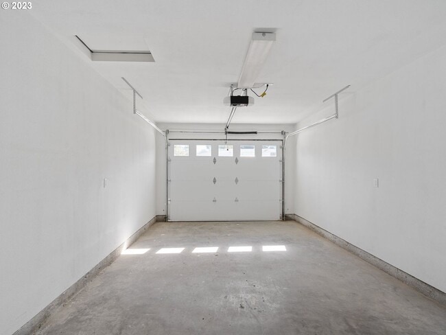 Building Photo - 600 N Earl Ct