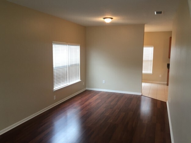Building Photo - 1779 Ferncreek Dr