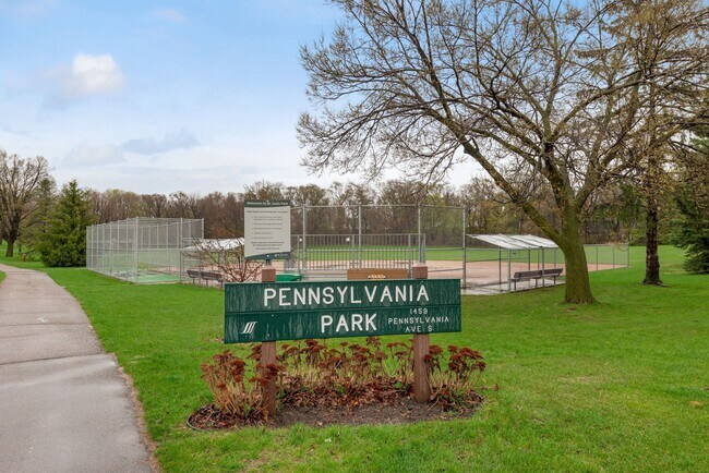 Building Photo - Remodeled 2 bed featuring new kitchen