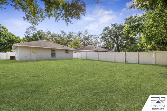 Building Photo - 734 Flora St