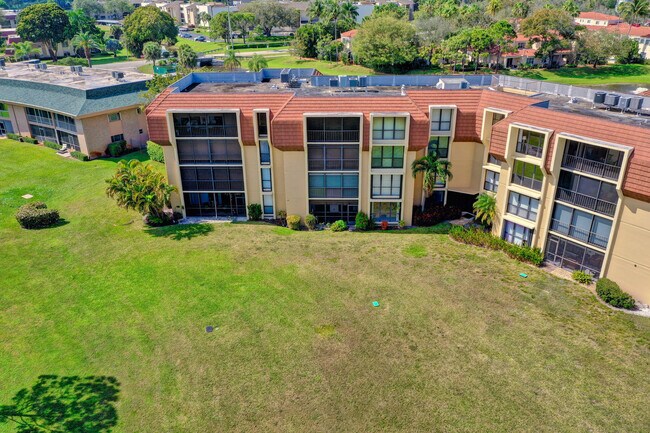 Building Photo - 5390 Woodland Lakes Dr