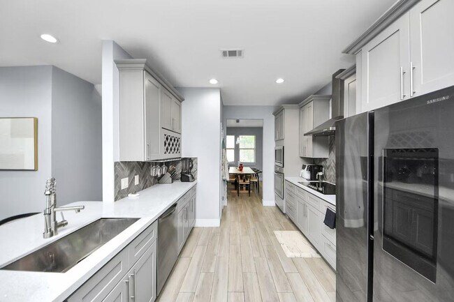 Building Photo - 7542 Lemma Dr