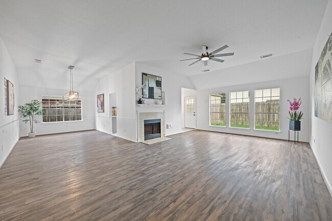 Building Photo - 22719 Old Church Ln