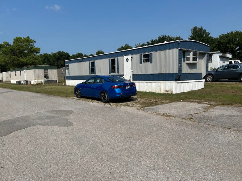 Building Photo - 100 Hidden Valley Dr